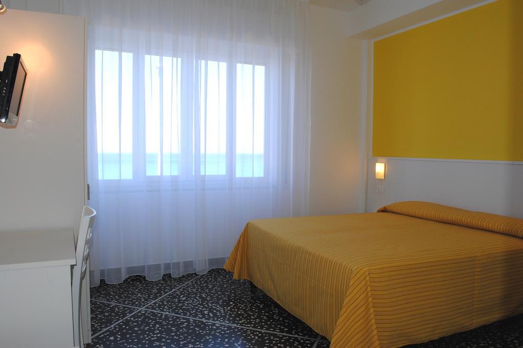 Hotel Bristol Laigueglia Cameră foto